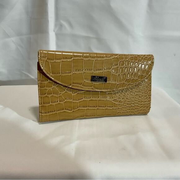 Buxton Faux. Crocodile Skin Trifold Wallet - Picture 2 of 8